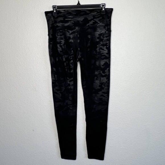 SPANX Faux Leather Camo High Waist Seamless Leggings XL Slimming Athleisure W21 - Picture 6 of 11